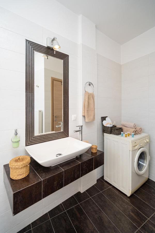 Mira Sitia Luxury Apartment Exterior photo